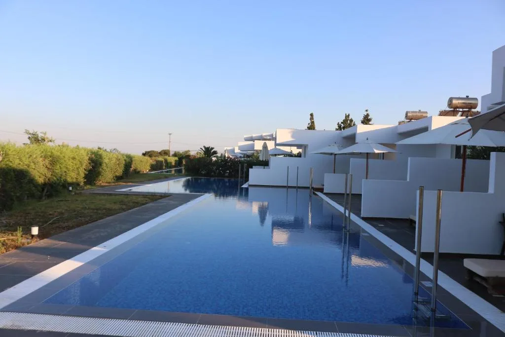 Sovereign Beach Hotel: another view