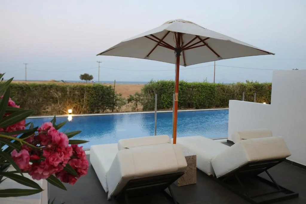 Sovereign Beach Hotel: another view