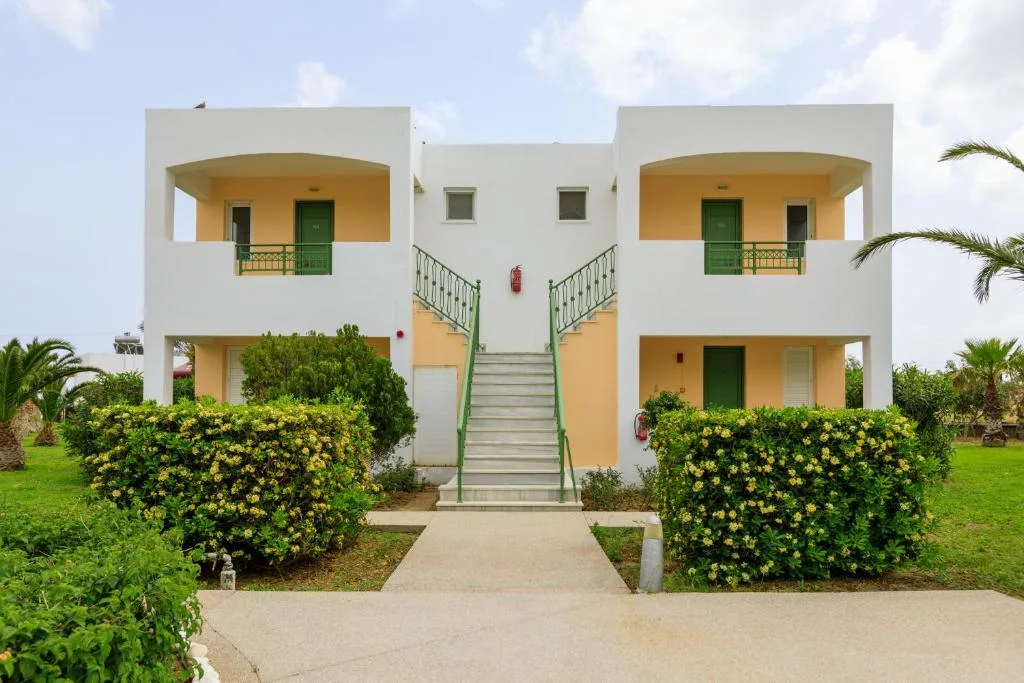 Sovereign Beach Hotel: another view