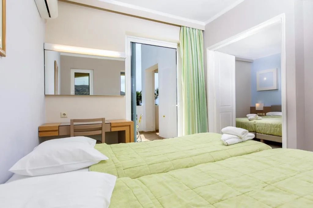 Sovereign Beach Hotel: another view