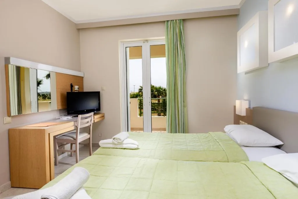 Sovereign Beach Hotel: another view