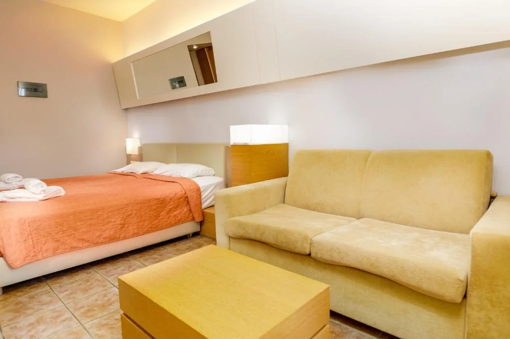 Sovereign Beach Hotel: another view
