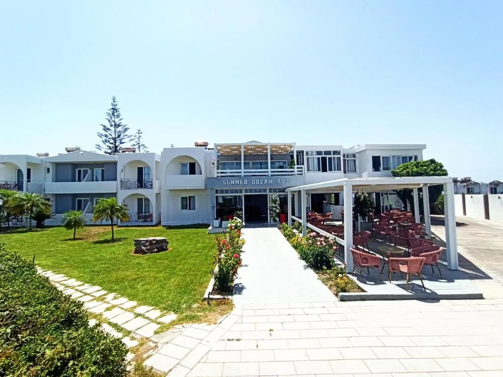 Summer Dream Hotel: another view