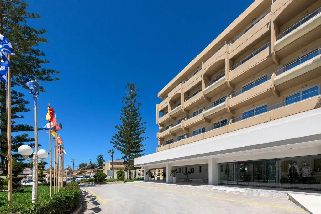 Sun Beach Resort: another view