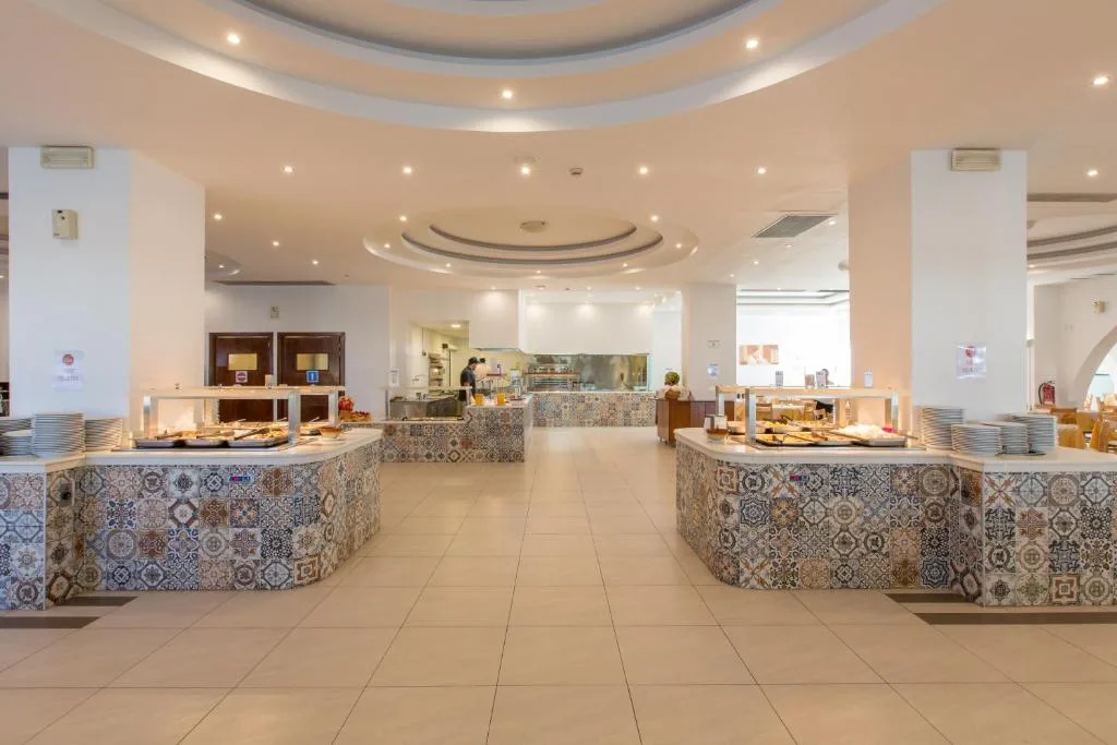 Sun Palace Hotel: another view
