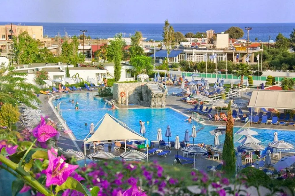 Sun Palace Hotel: another view