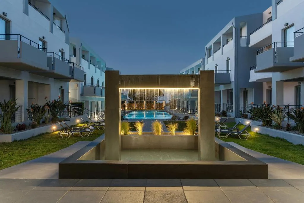 Sunrise Village Hotel: another view