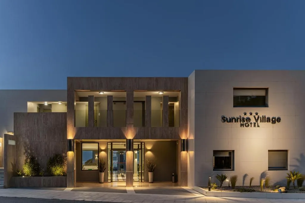 Sunrise Village Hotel: another view