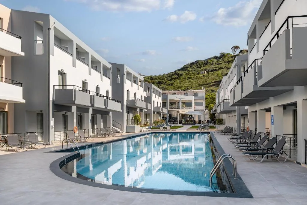 Sunrise Village Hotel: another view