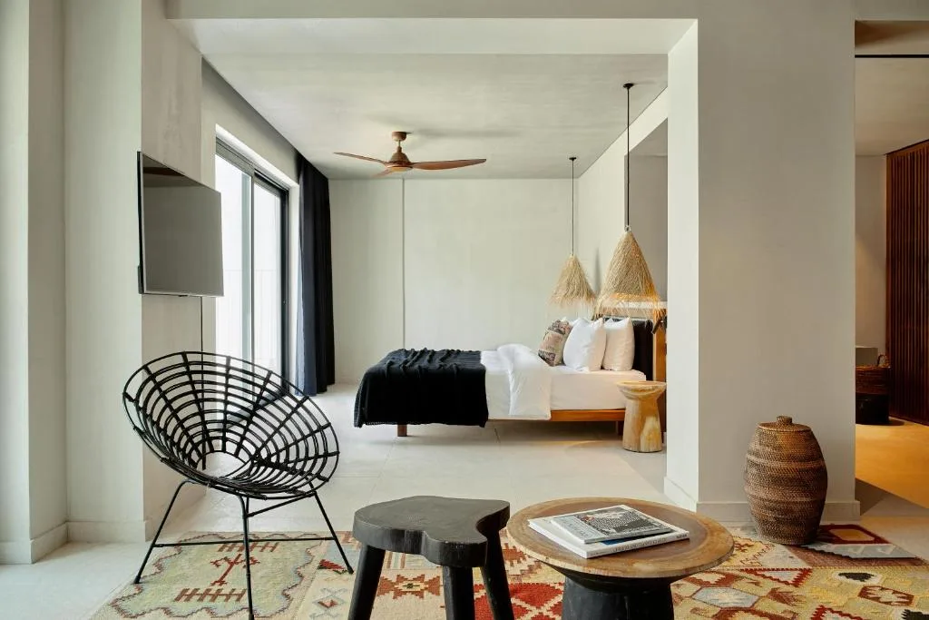 The Syntopia Hotel: another view
