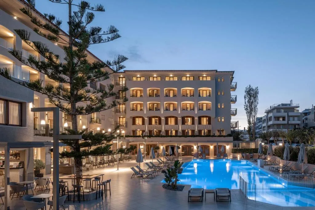 Theartemis Palace: another view