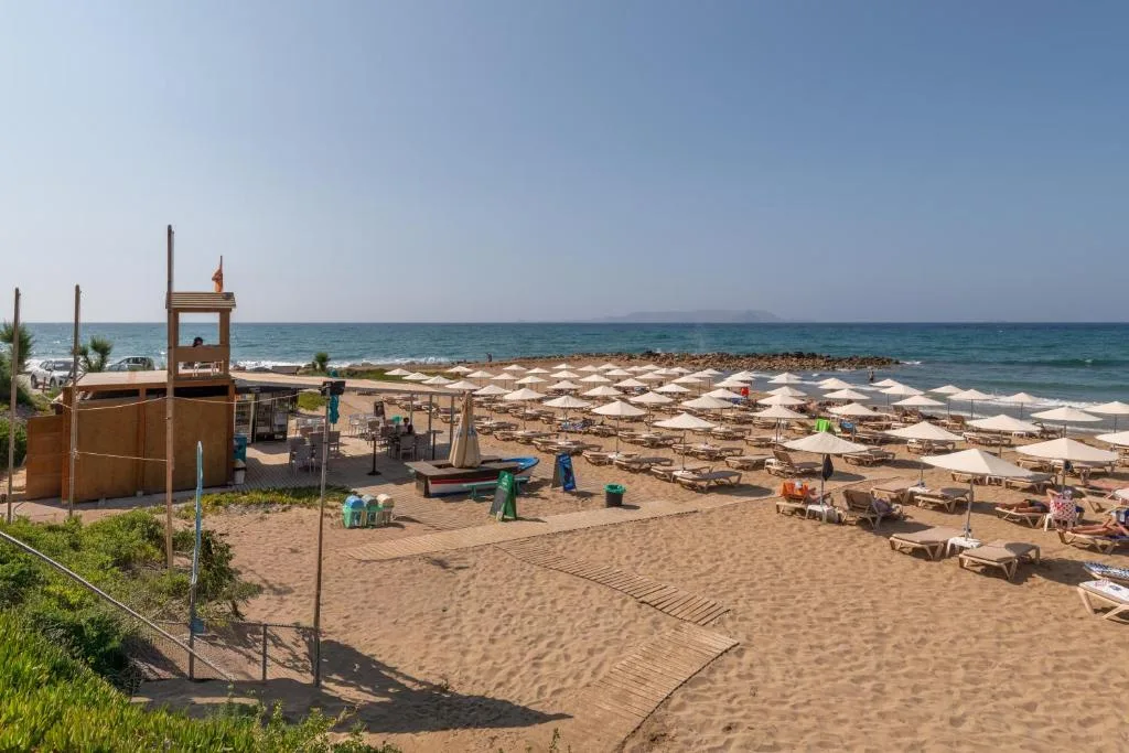 Themis Beach Hotel: another view
