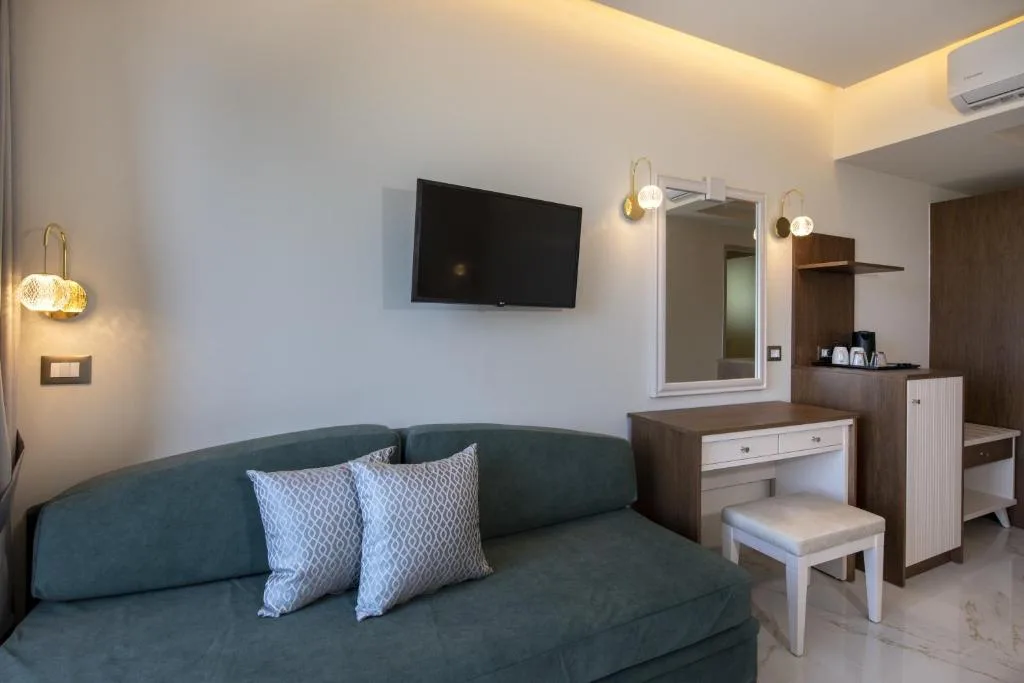 Vantaris Luxury Beach Resort: another view