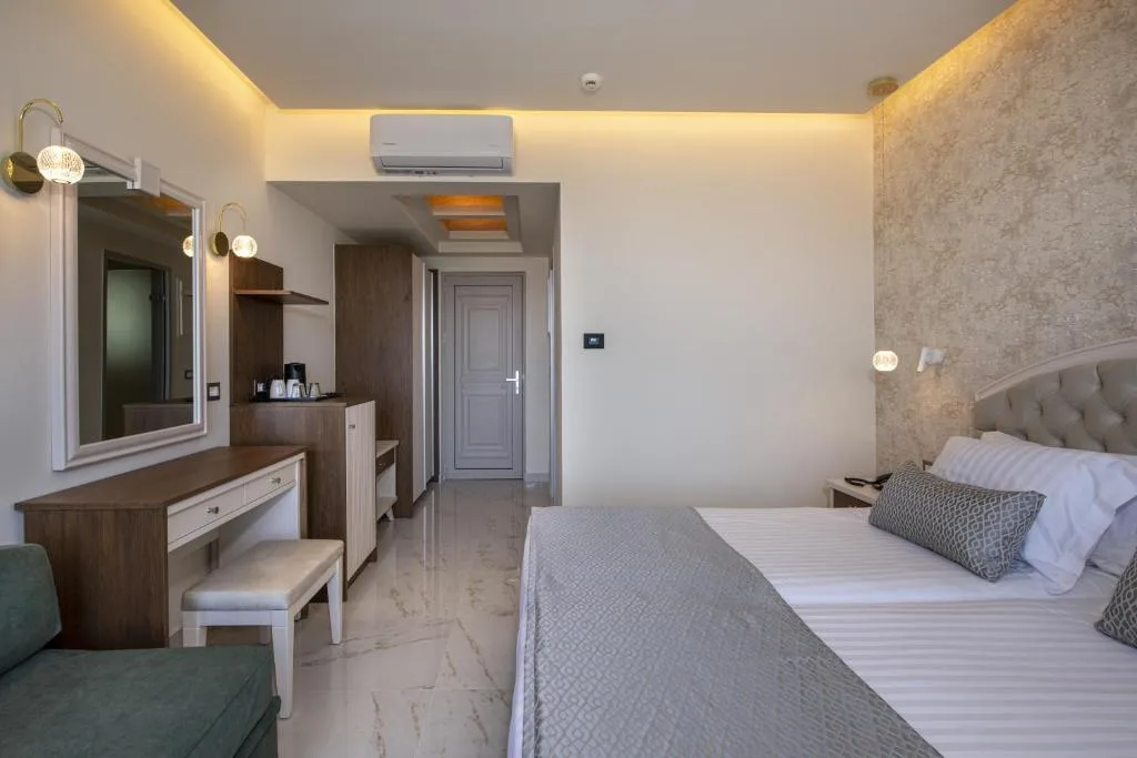 Vantaris Luxury Beach Resort: another view