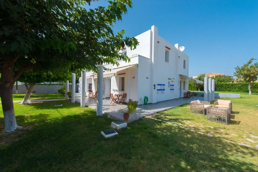 Villa Mare by Delfinia Resort: another view