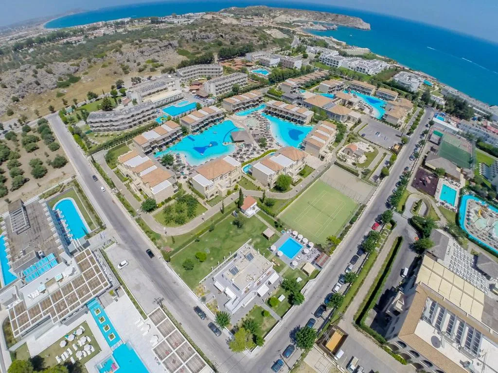 Villa Mare by Delfinia Resort: another view