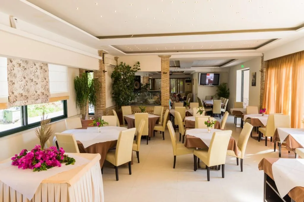 Zante Plaza Hotel & Apartments: another view