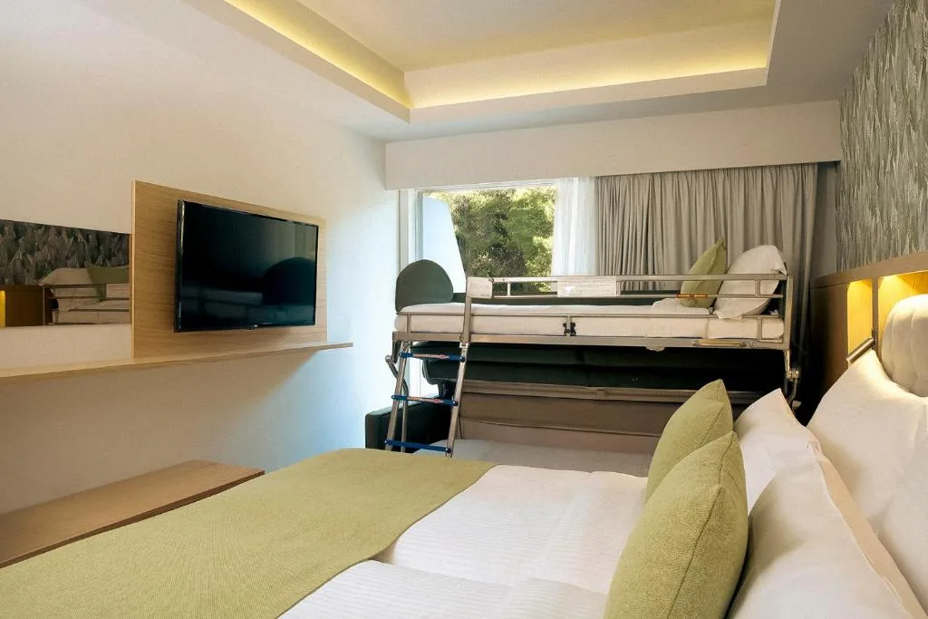 Zeus Dolce by Wyndham Athens: another view