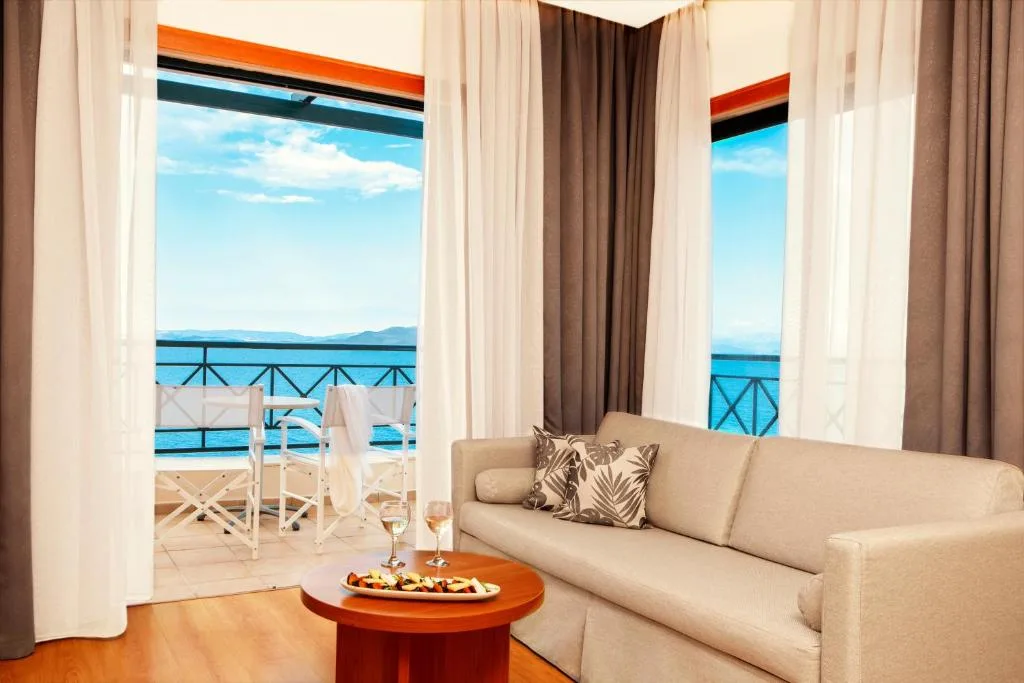 Zeus Essence Ramada by Wyndham Athens: another view