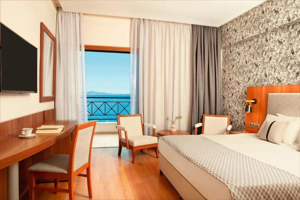 Zeus Essence Ramada by Wyndham Athens: another view